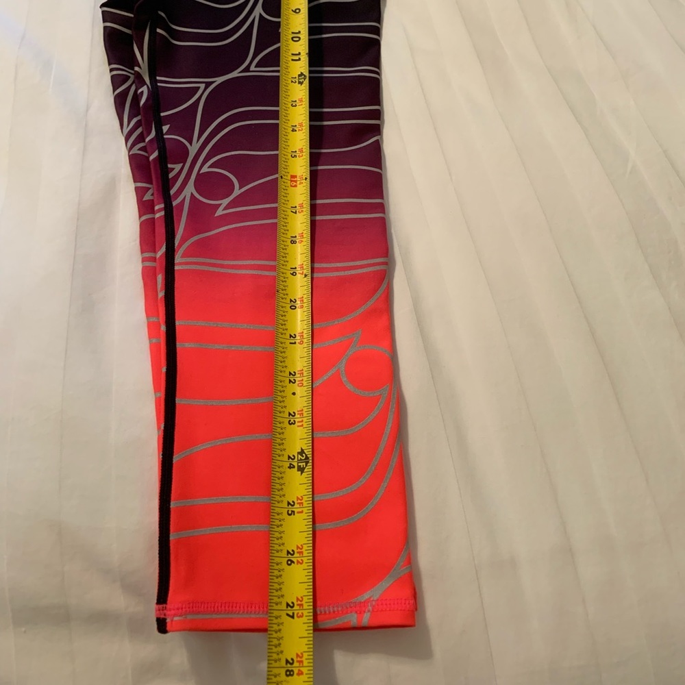 Fabletics Women’s Active Capris - Picture 5 of 6